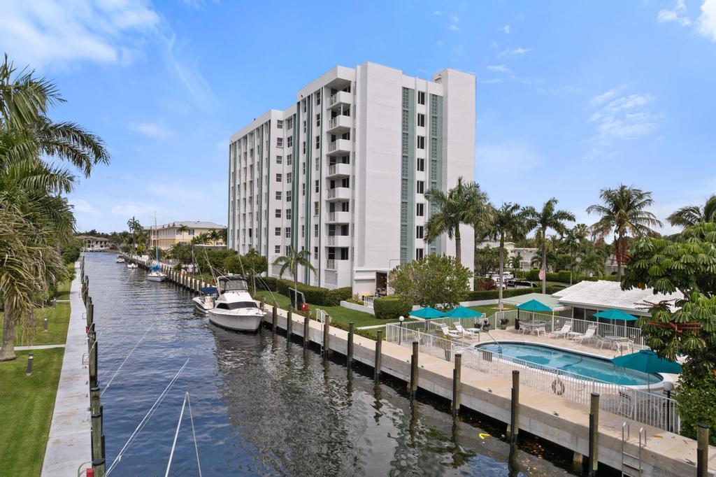Image 2: Boater's retreat