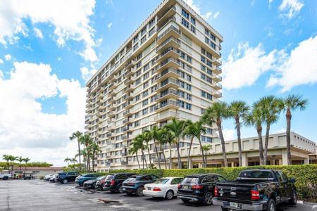 2121 N Ocean Boulevard