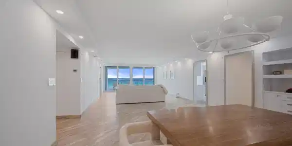 Image 3: Dining/Living