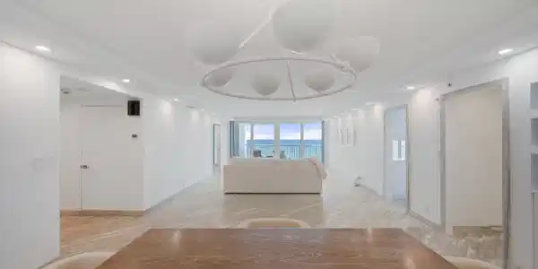 Image 4: Dining/Living