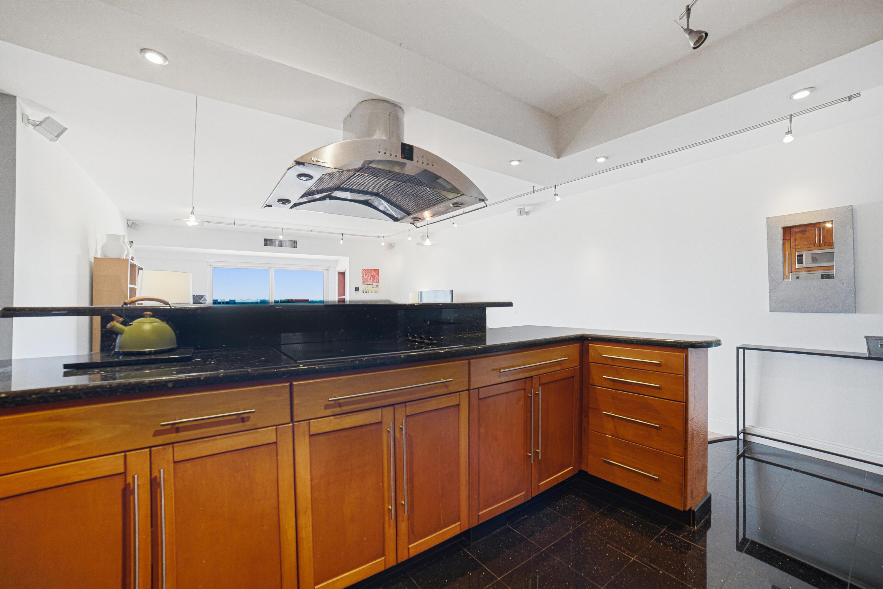 Image 4: Kitchen-B