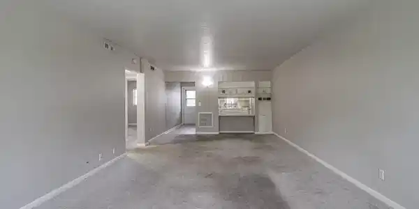 Image 4: 8