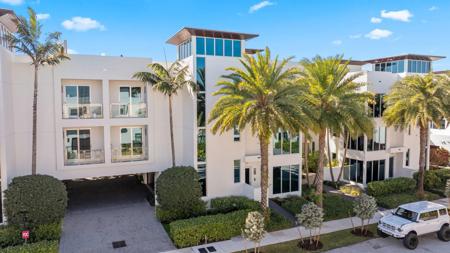 238 Shore Court