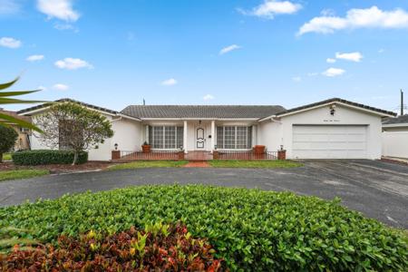 2900 NE 39th Court