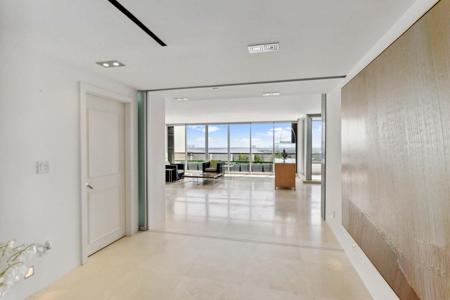 100 Lakeshore Drive