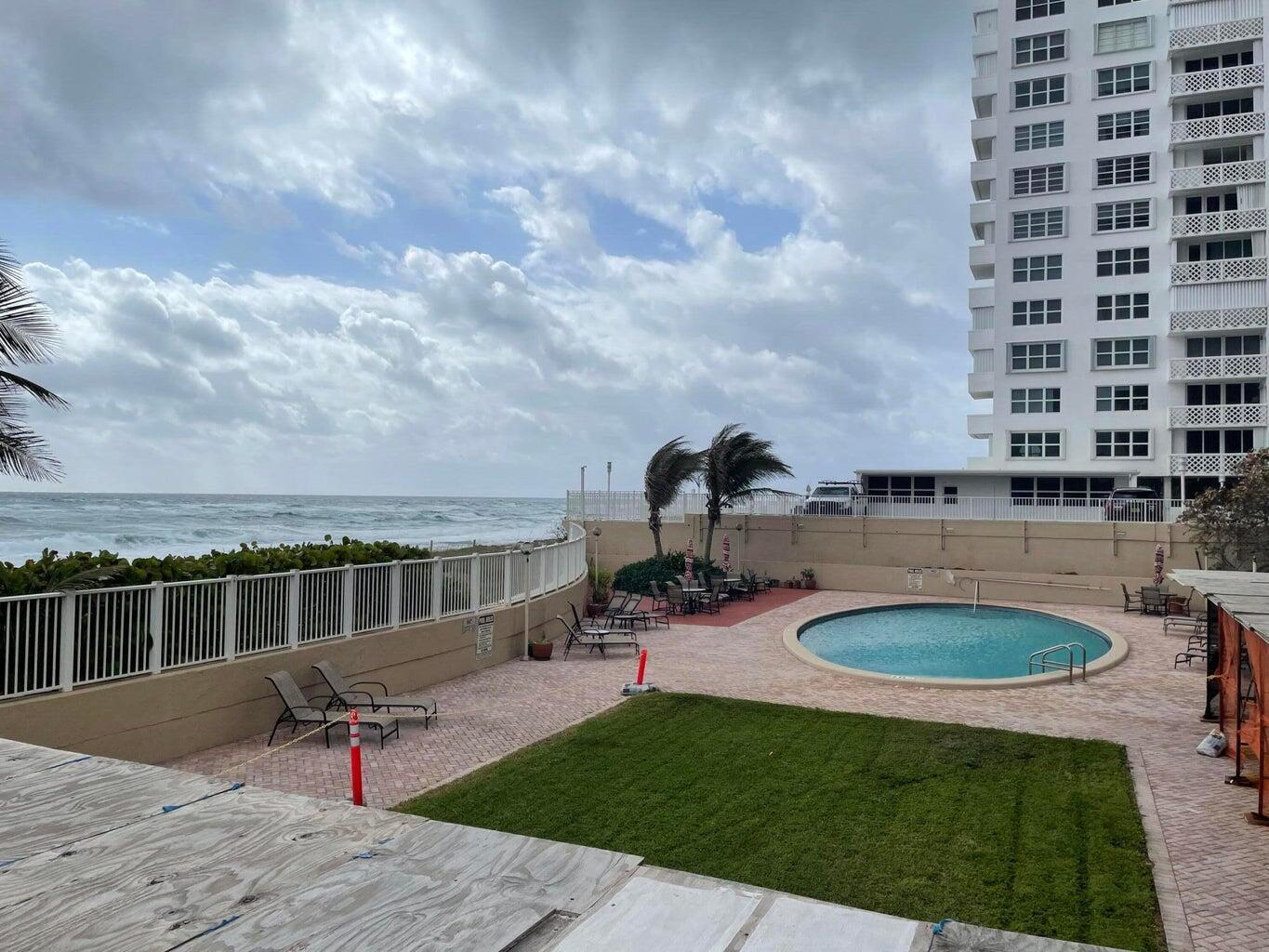 Image 2: CDM pool