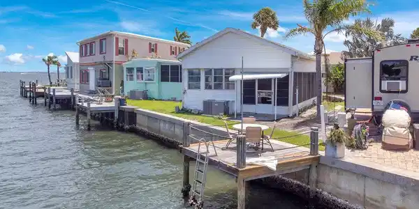 1135 Nettles Boulevard