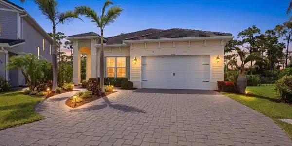 4590 SW ARDSLEY Drive