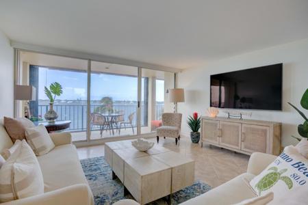 132 Lakeshore Drive