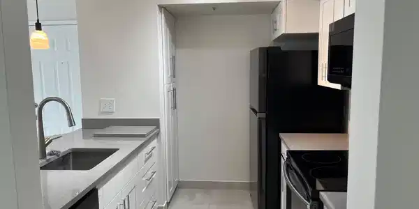 Image 4: KITCHEN
