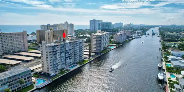 303 N Riverside Drive