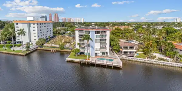 Image 3: 3-web-or-mls-1839 Middle River dr unit 5