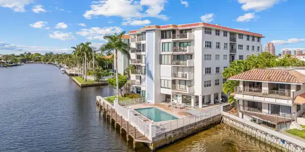 Image 4: 4-web-or-mls-1839 Middle River dr unit 5