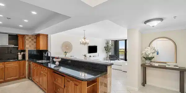 Image 3: 002-4748SouthOceanBoulevard-702-Highland