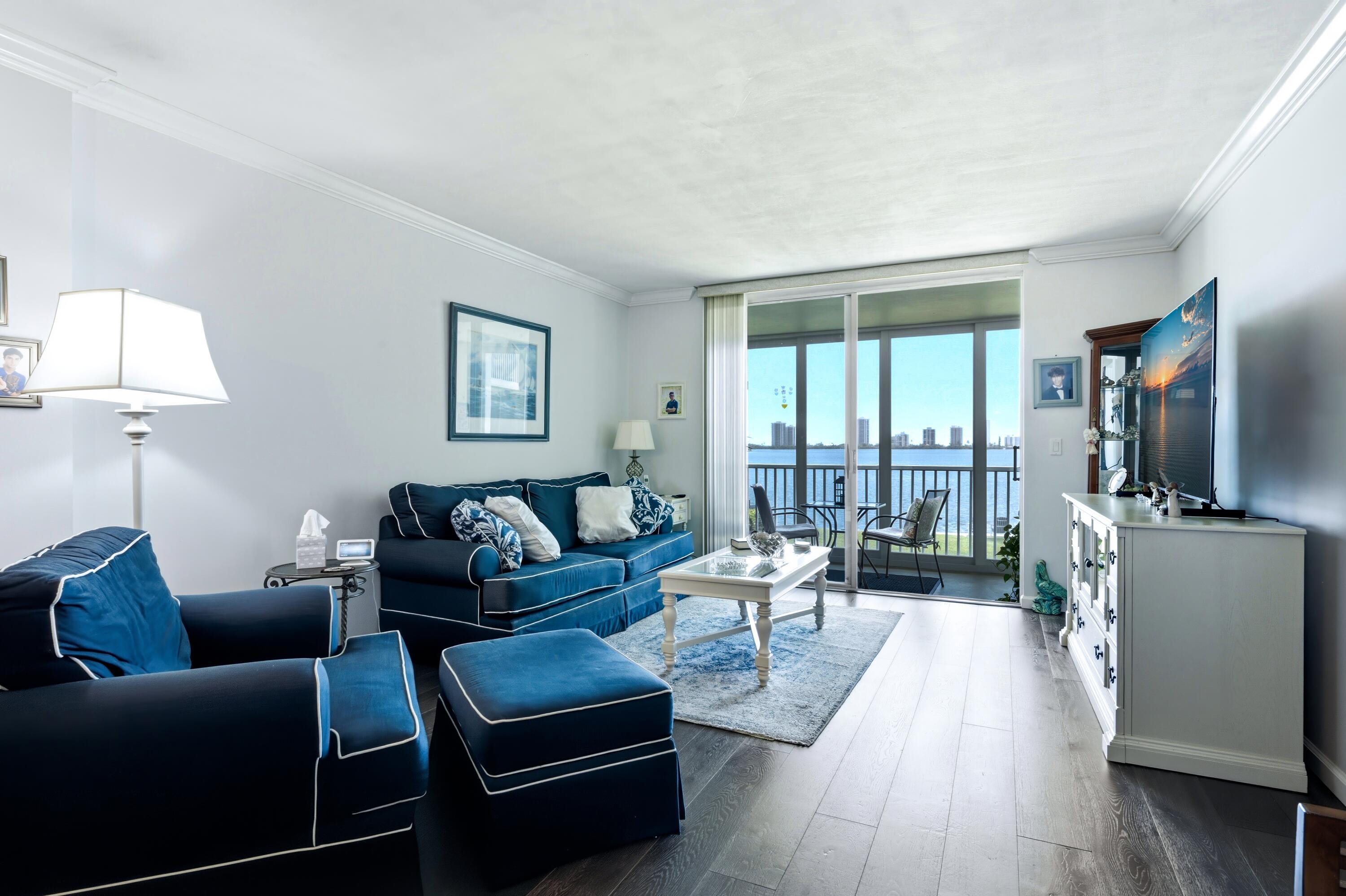Image 4: Living With View