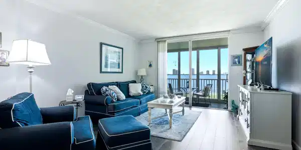 Image 4: Living With View