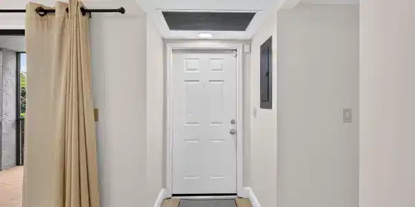 Image 4: Entry