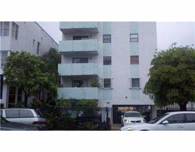 1418 Collins Ave