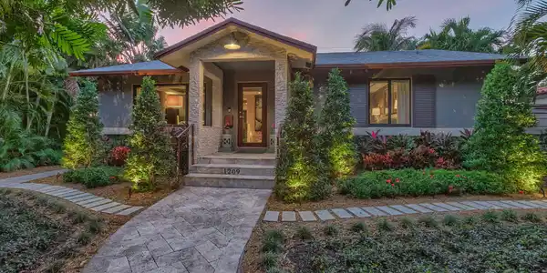 1209 N Lakeside Drive