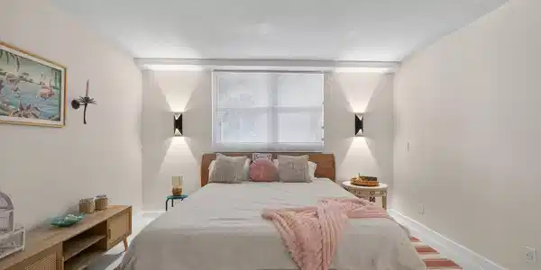 Image 4: Bedroom Photo #3