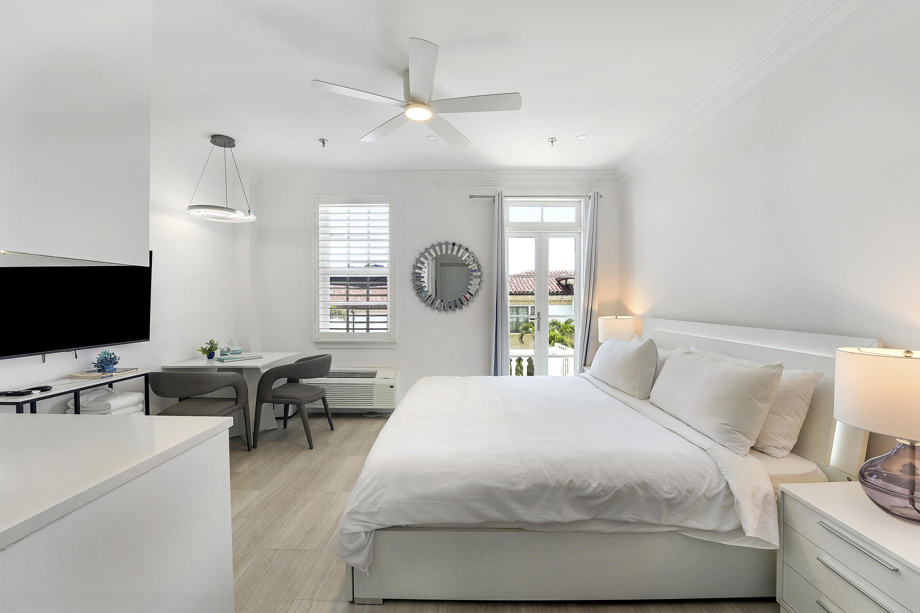 Image 3: Palm Beach Studio with Private Terrace