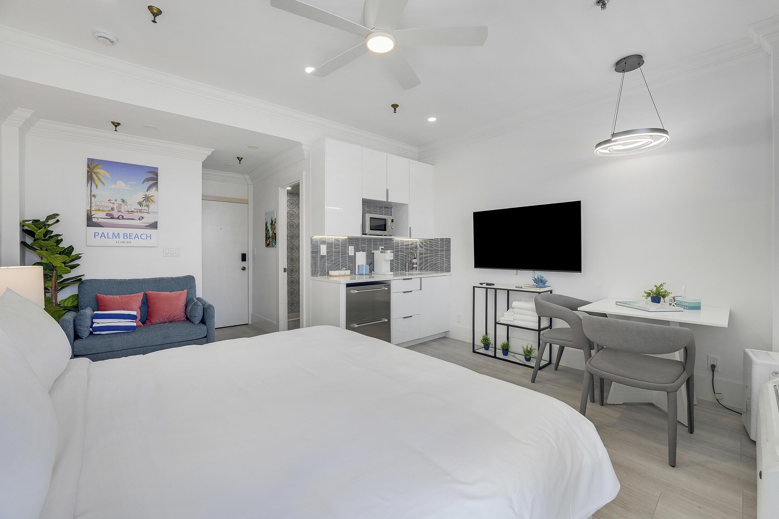 Image 4: Palm Beach Studio with Private Terrace