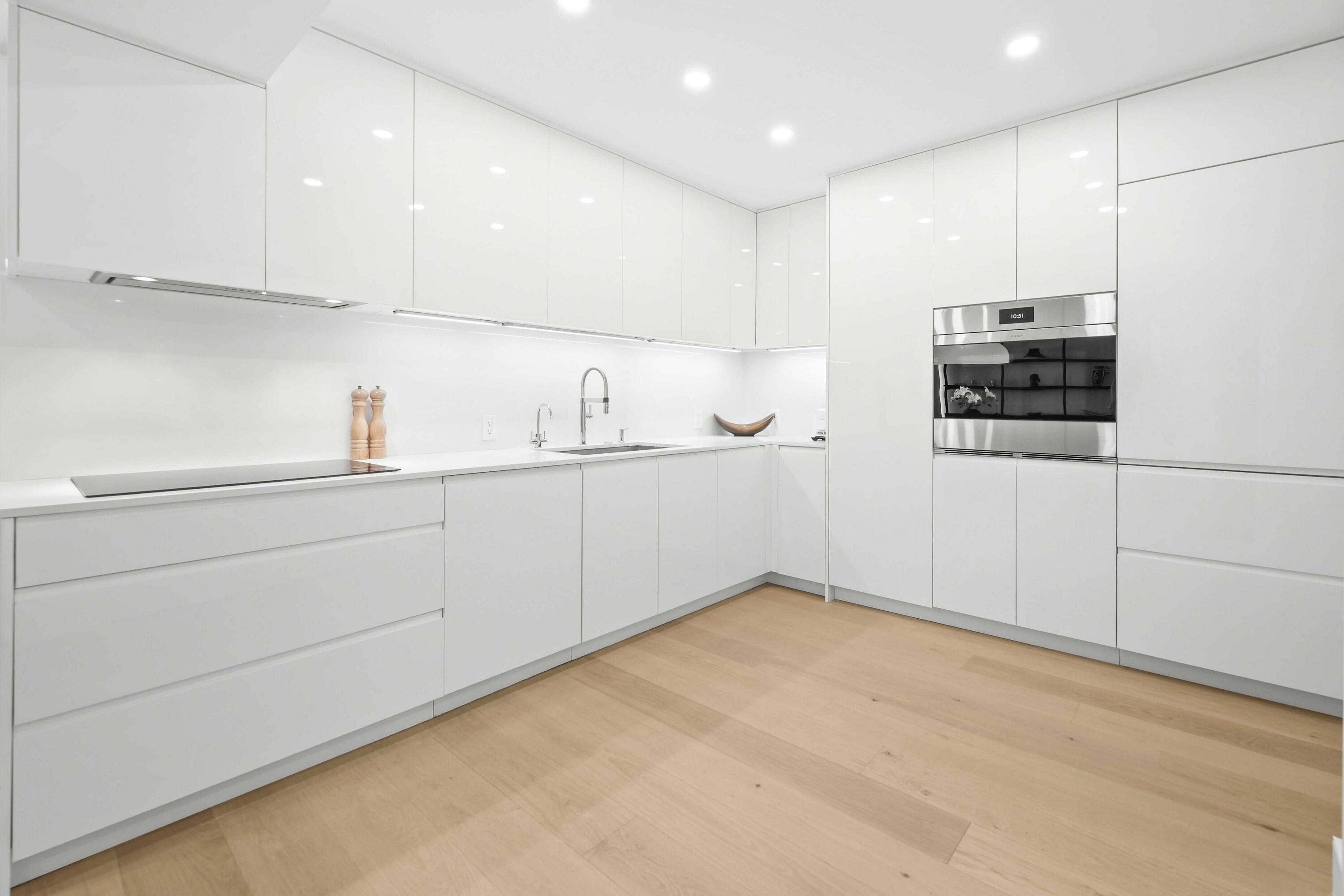 Image 2: Kitchen