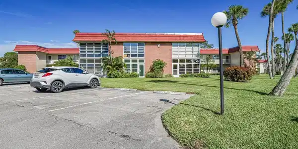 6 Vista Palm Lane