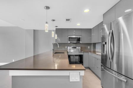 2611 N Riverside Drive
