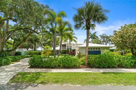 700 SW St Lucie Crescent