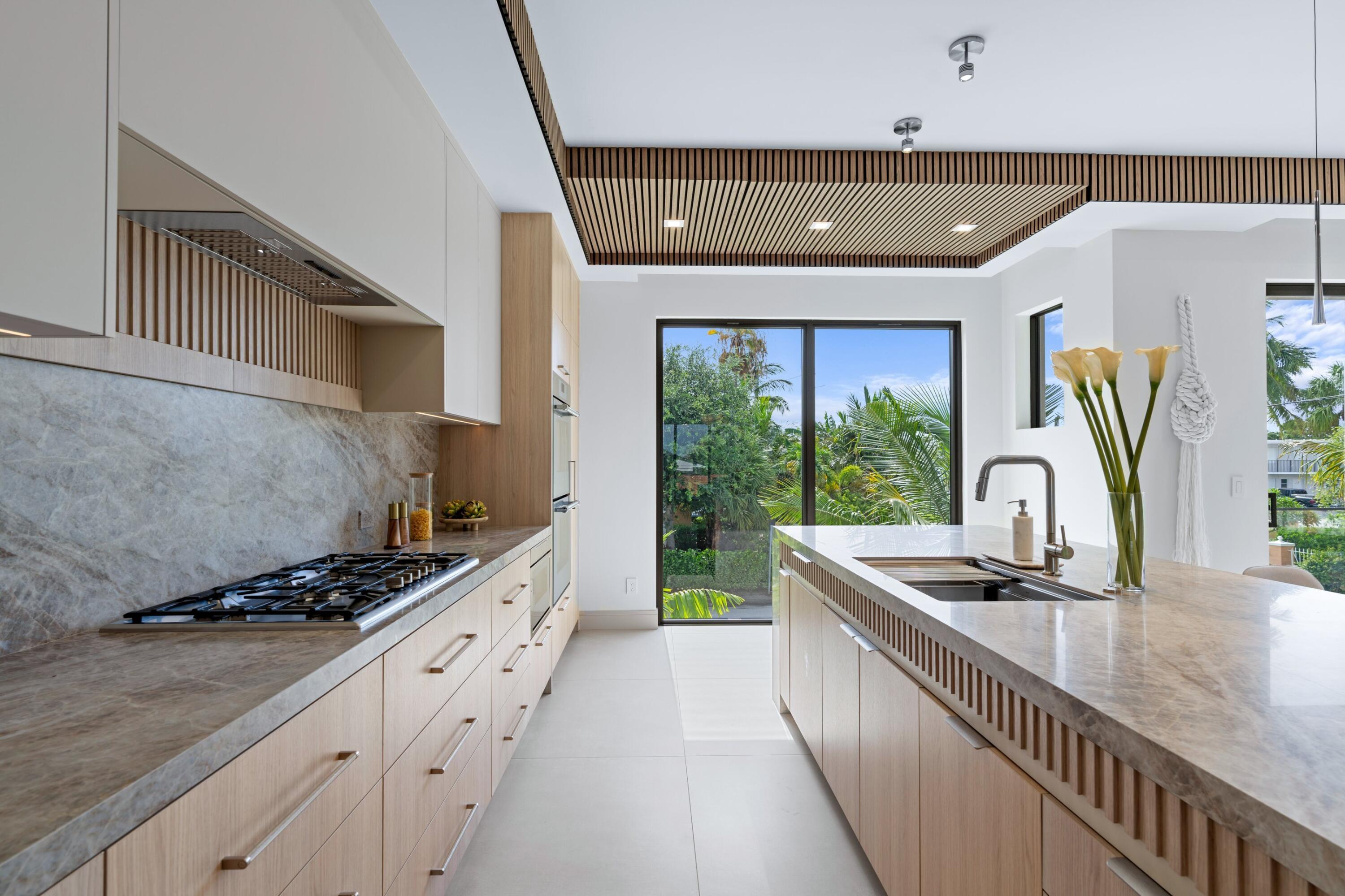 Image 4: Kitchen