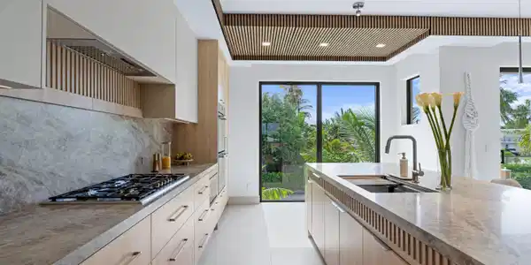 Image 4: Kitchen