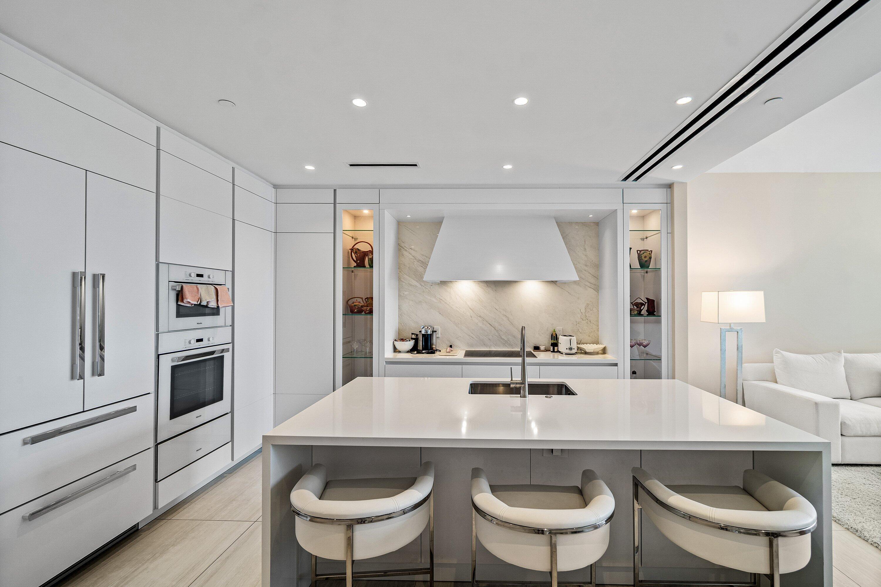 Image 4: 002-200SoutheastMiznerBoulevard-810-Boca