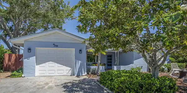 2325 NE 19th Court