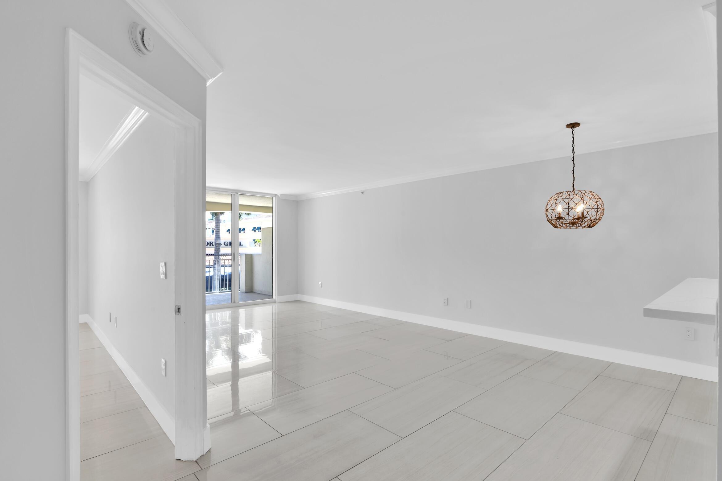 Image 2: Living / Dining Room
