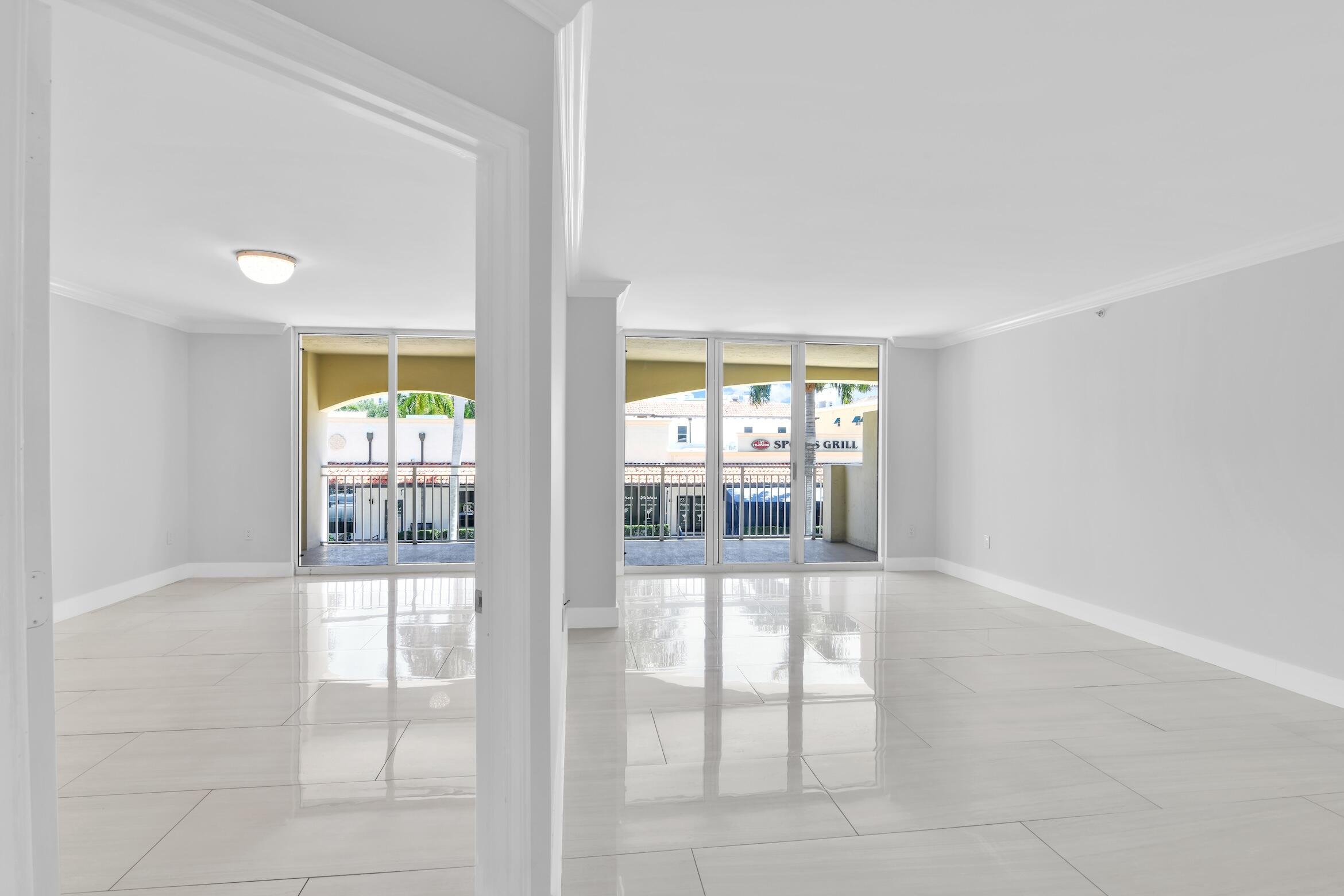 Image 4: Bedroom / Living Room