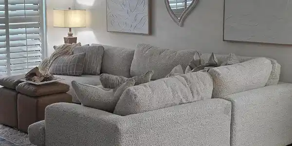 Image 3: Living room
