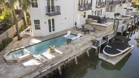 208 SE 10th Terrace