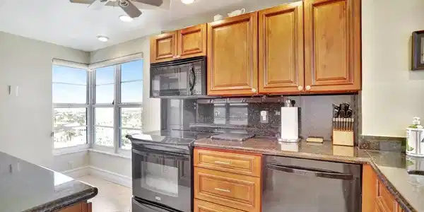Image 3: Kitchen