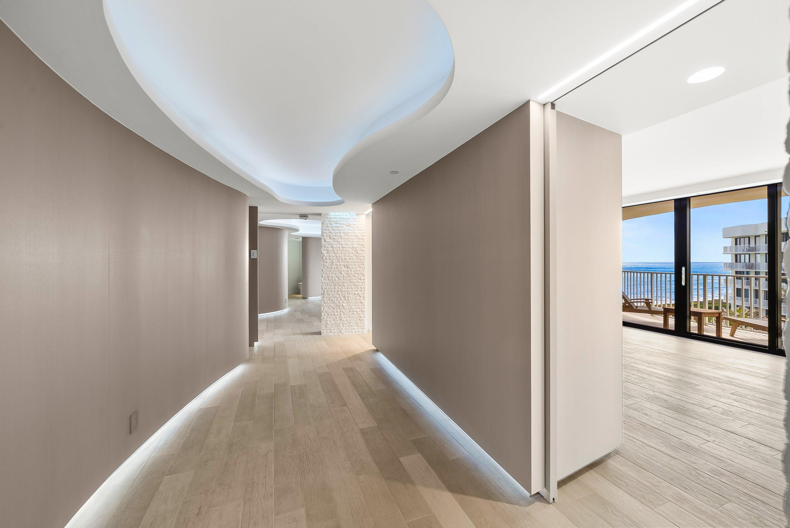 Image 3: Gallery Corridor