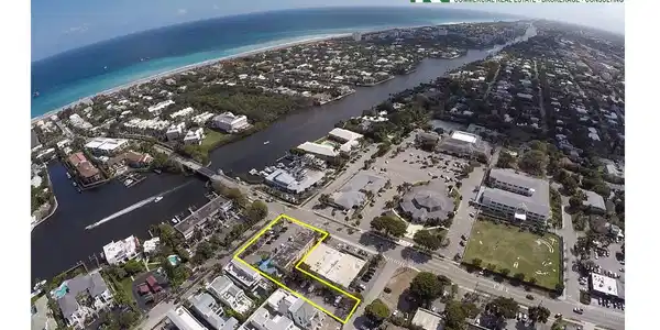 800 Palm Trail