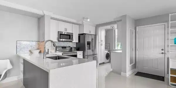Image 3: 006-180YachtClubWay-Unit102-Hypoluxo-FL-