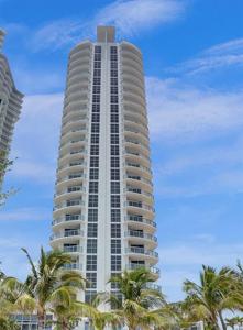 18683 Collins Ave
