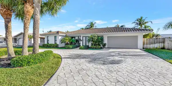 2720 NE 42nd Street