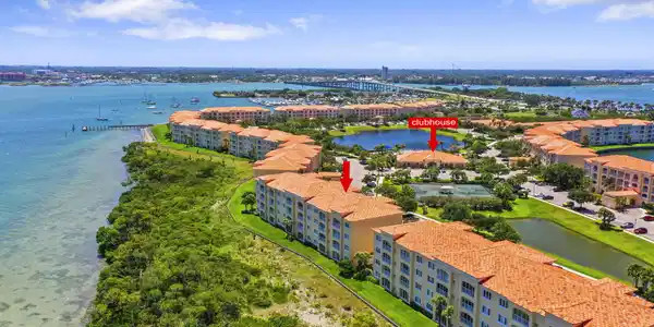 26 Harbour Isle Drive W
