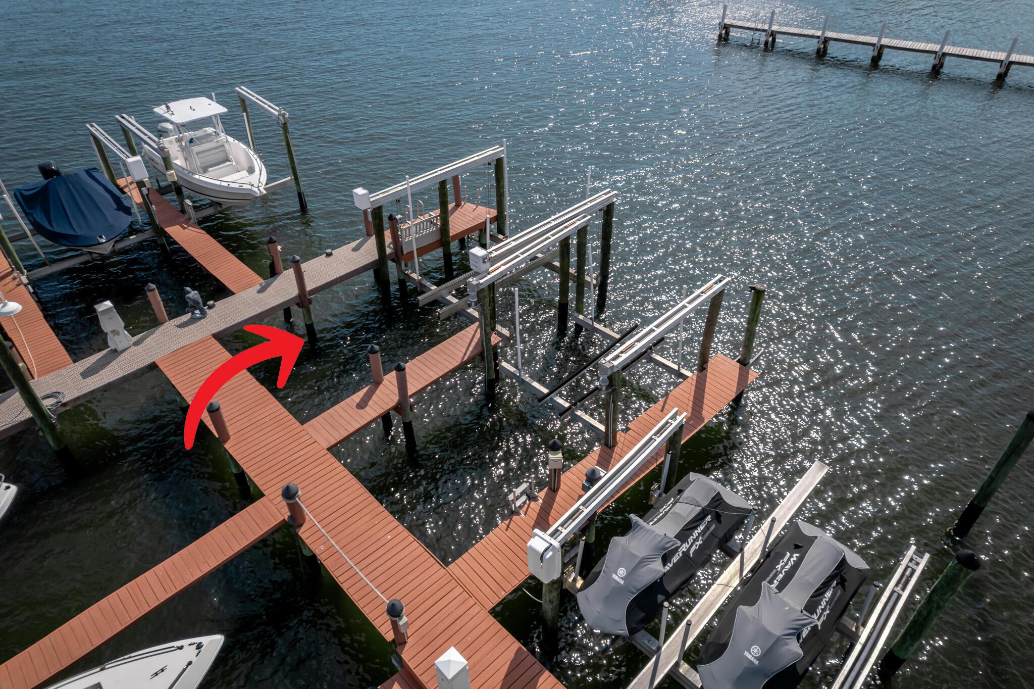 Image 2: Deeded slip w/ 20k boat lift