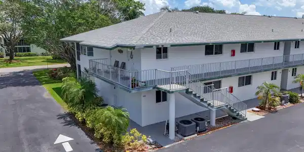 6 Garden Street E