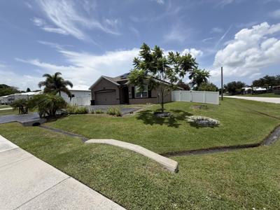 103 SW Oakridge Drive