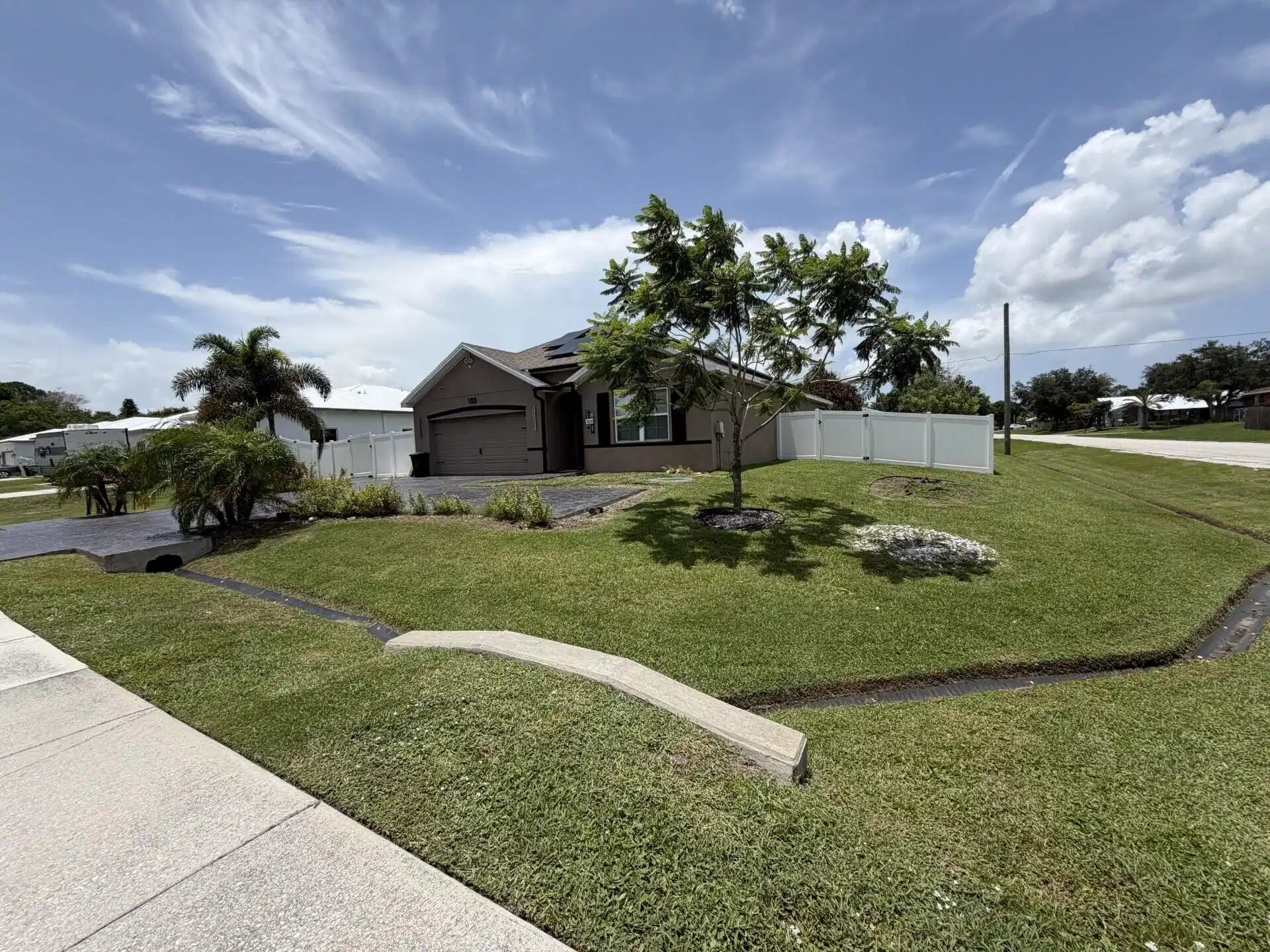 Image 1: Exterior Front