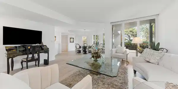 100 SE 5th Avenue